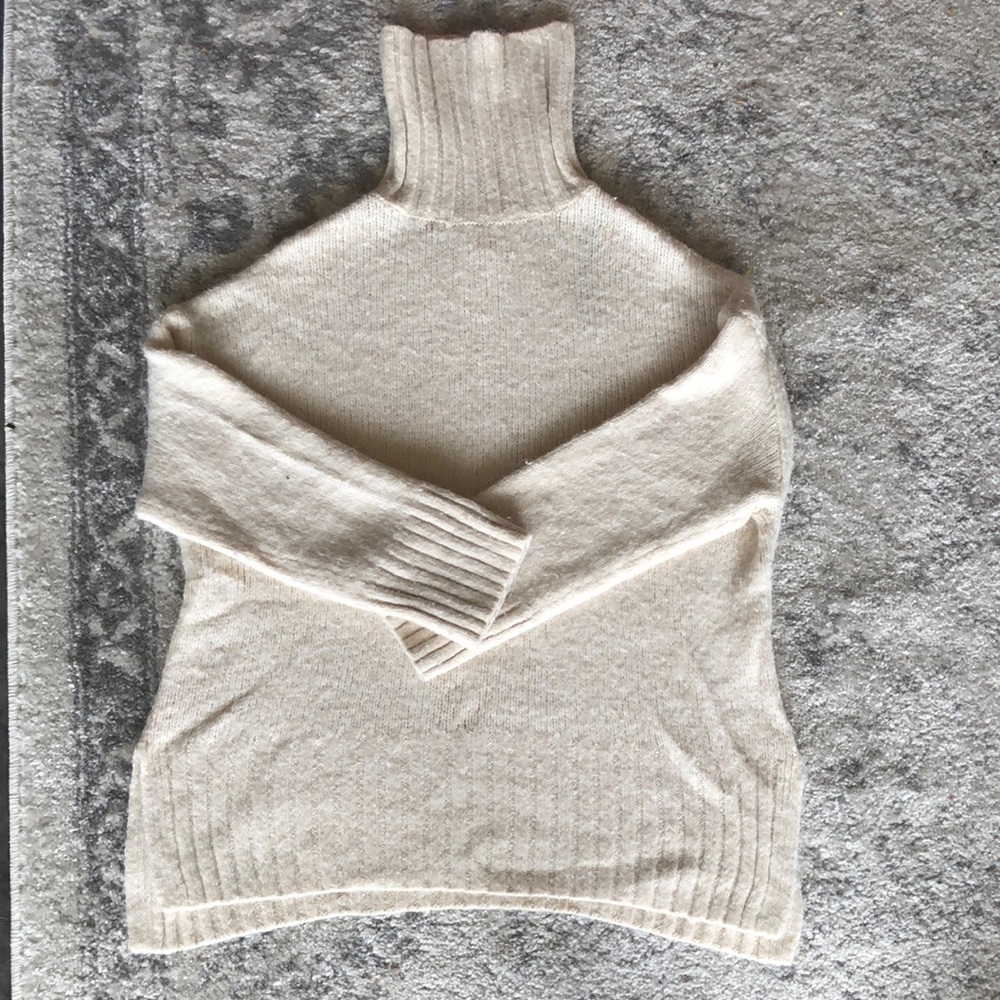 Cream H&M hi-low sweater